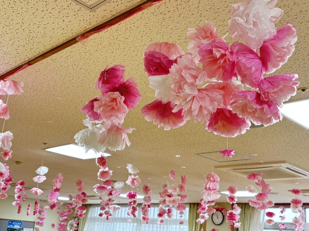 高校生ボランティア～さくらプロジェクト　病棟が桜で華やかに